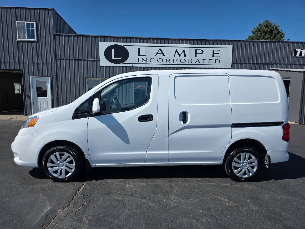 Used 2018 Nissan NV200 SV w/ Navigation Package FWD image 2