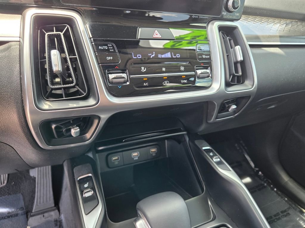 Used 2022 Kia Sorento S w/ Panoramic Sunroof Package FWD image 25