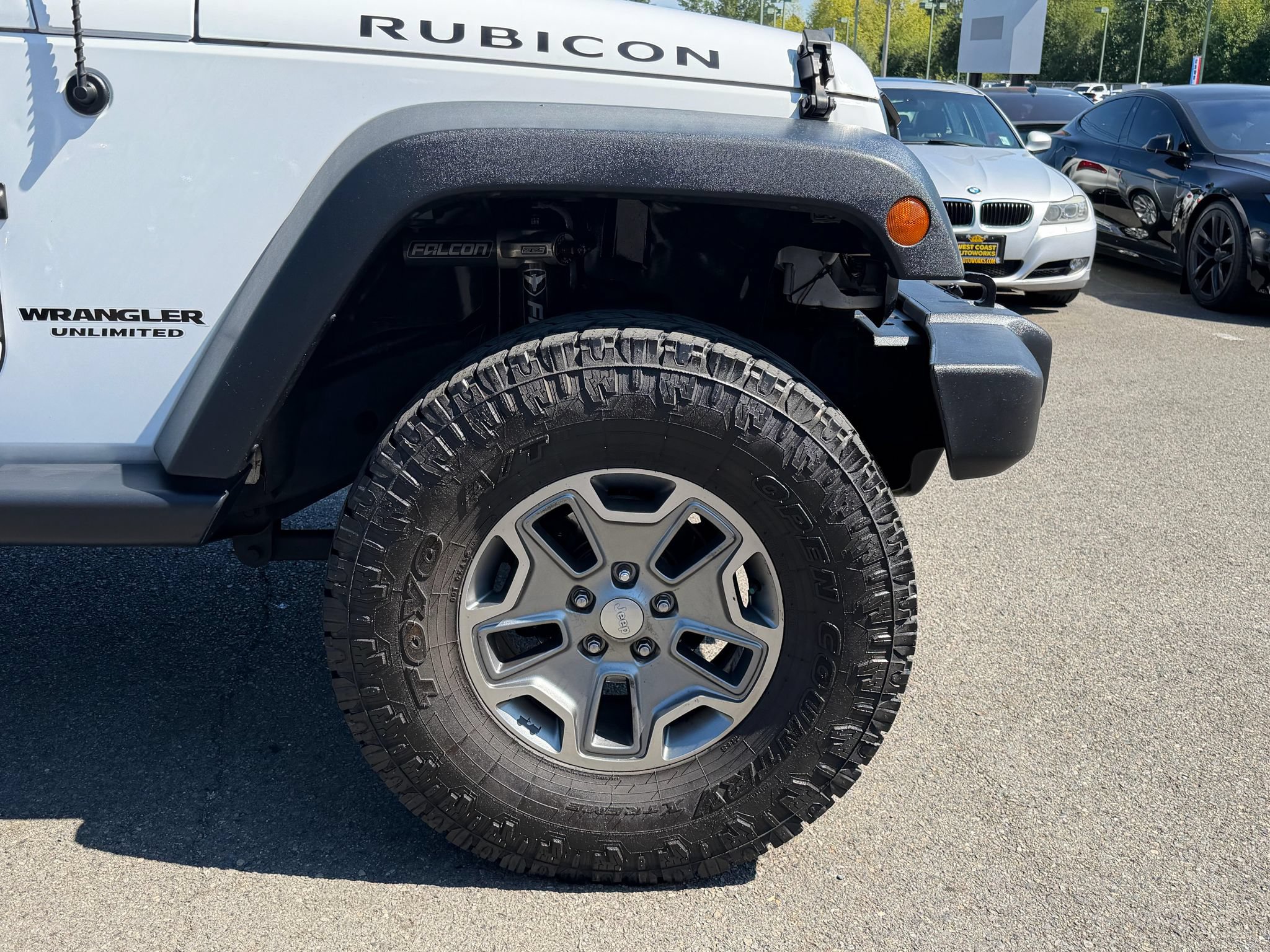 Used 2017 Jeep Wrangler Unlimited Rubicon w/ Connectivity Group AWD/4WD image 4
