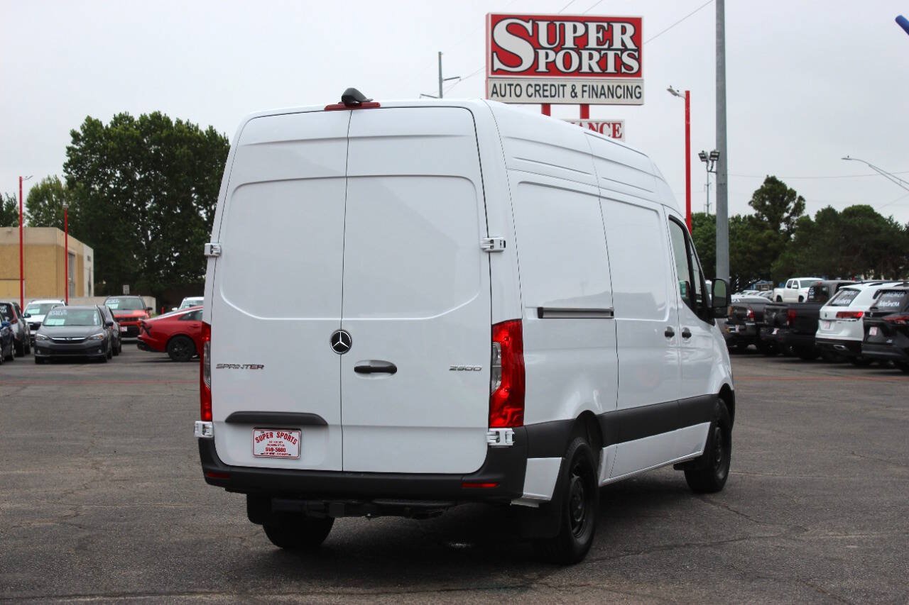 Used 2025 Mercedes-Benz Sprinter 2500 image 4