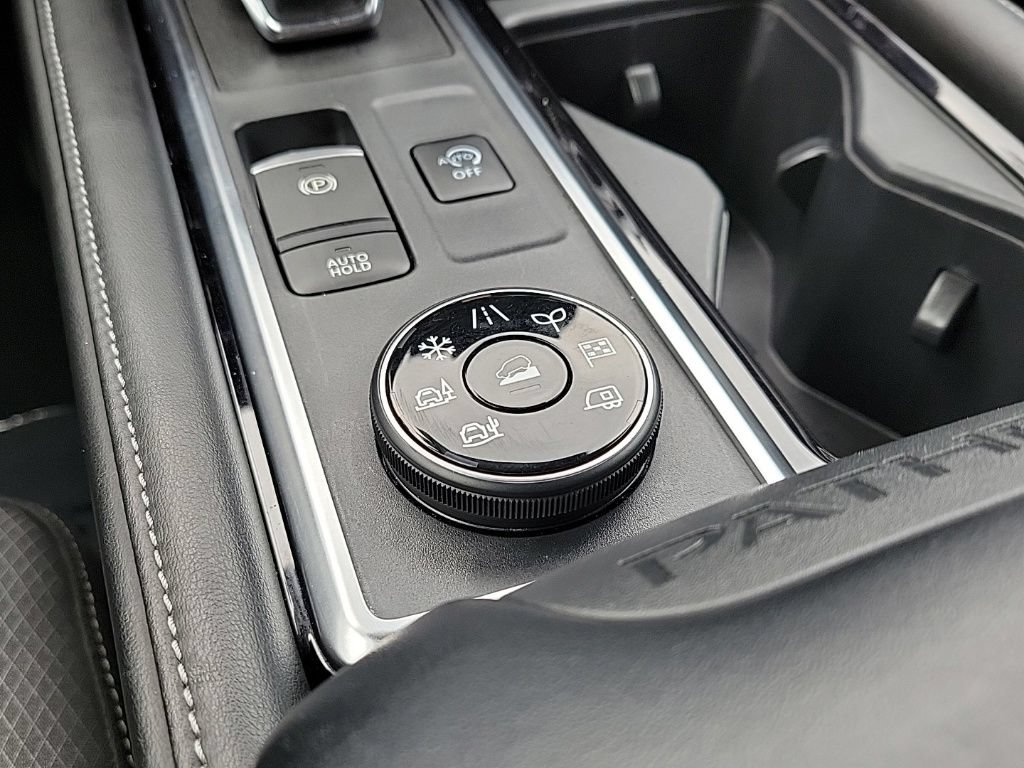 Used 2022 Nissan Pathfinder SV AWD/4WD image 29