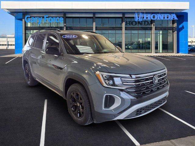 Used 2024 Volkswagen Atlas Peak Edition SEL AWD/4WD image 1