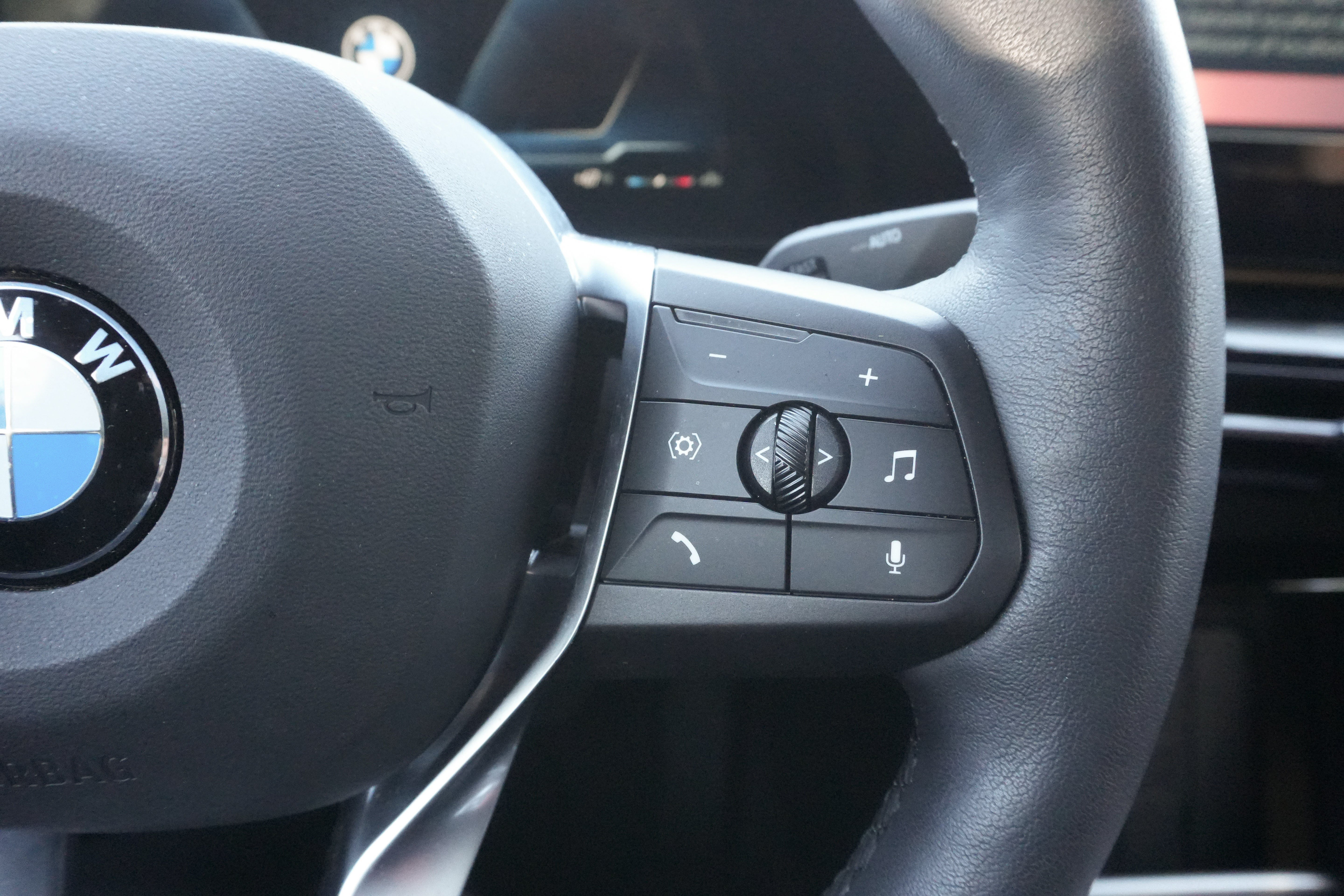 Certified 2025 BMW X2 xDrive28i AWD/4WD image 23