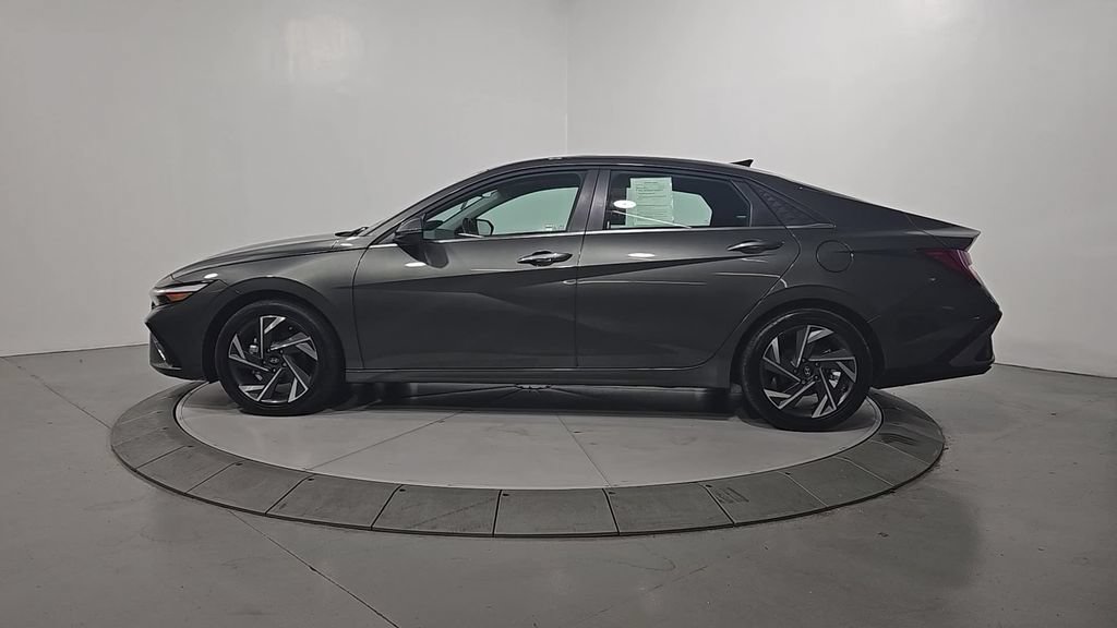 Certified 2025 Hyundai Elantra Limited w/ Cargo Package FWD video 2