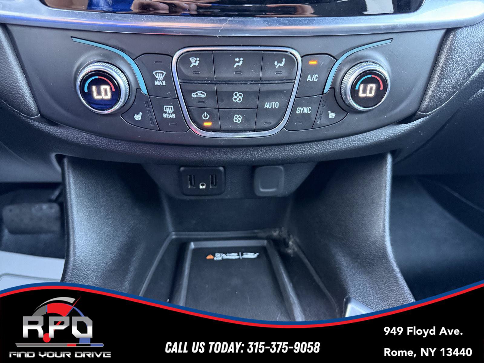 Used 2022 Chevrolet Traverse LT AWD/4WD image 23