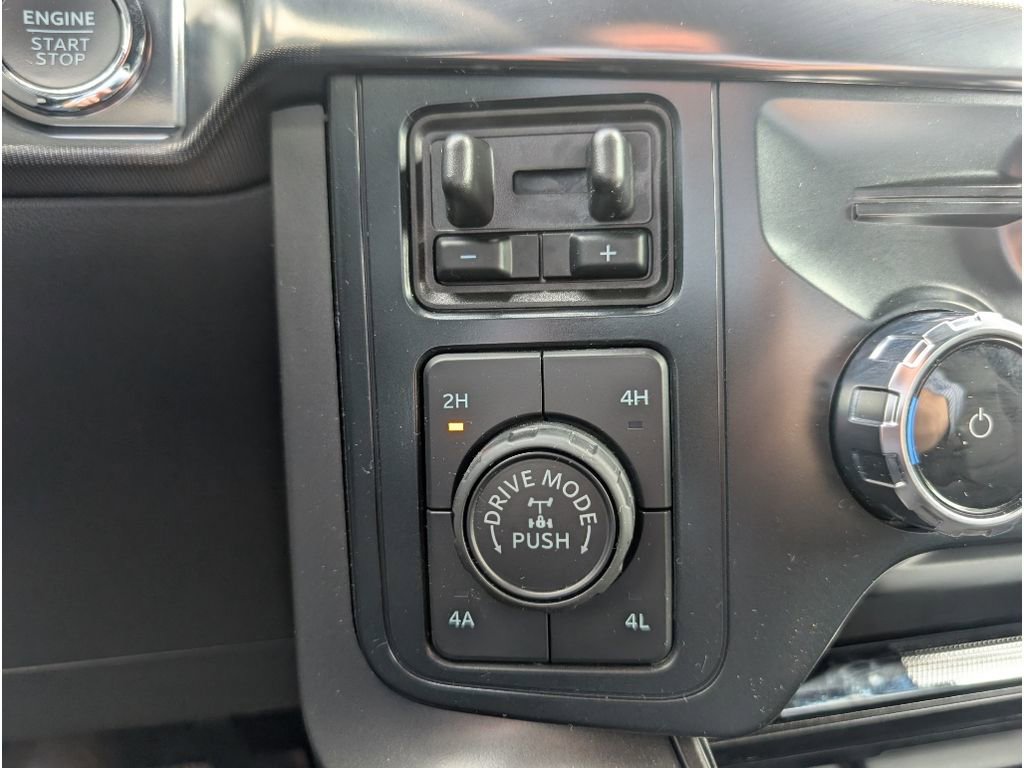 Used 2025 Ford F150 Lariat w/ Equipment Group 501A Mid image 15