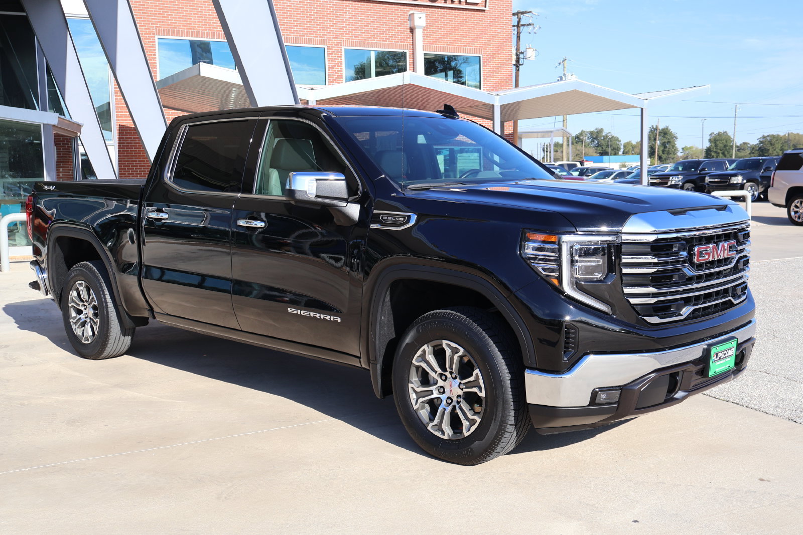 Used 2025 GMC Sierra 1500 SLT AWD/4WD image 6