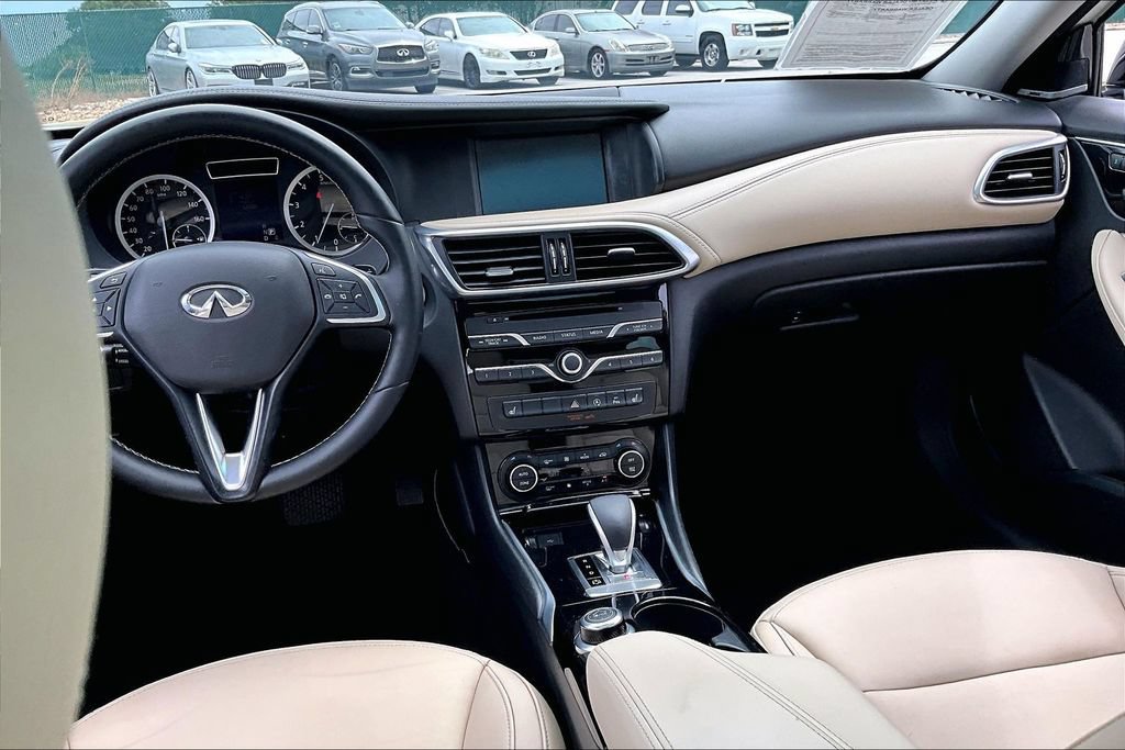 Used 2018 INFINITI QX30 Premium w/ Navigation Package FWD image 8