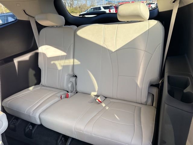 Used 2023 Buick Enclave Essence image 26