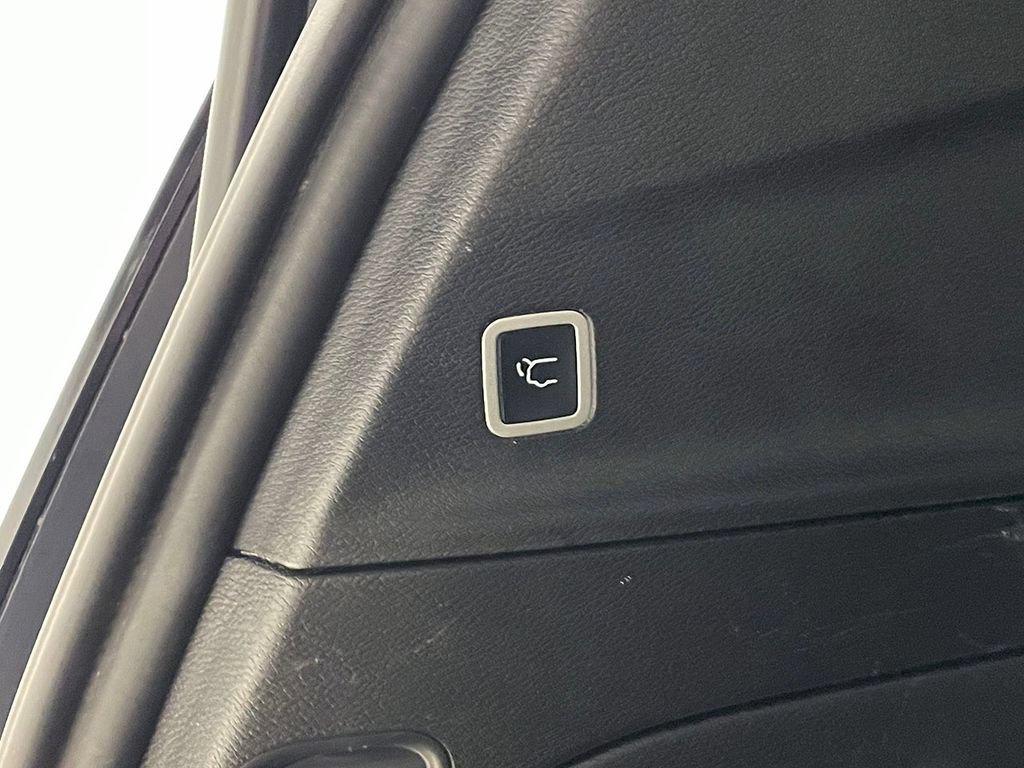 Used 2025 Chrysler Pacifica Select FWD image 13