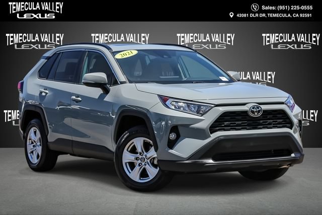 Used 2021 Toyota RAV4 XLE w/ Convenience Package FWD image 1