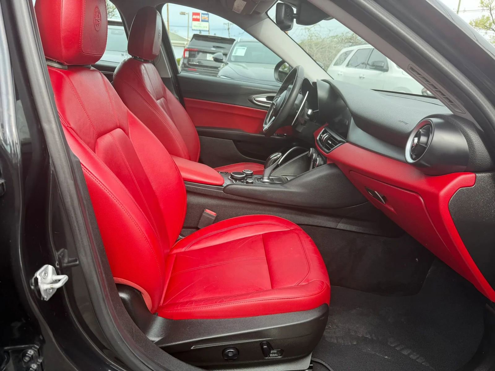 Used 2017 Alfa Romeo Giulia w/ Sport Appearance Package image 13