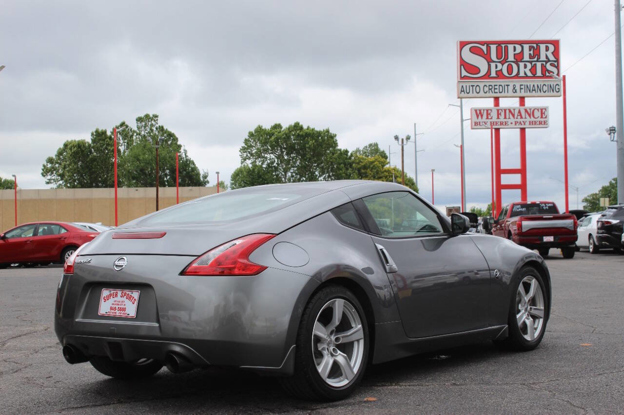 Used 2011 Nissan 370Z Coupe image 4