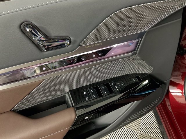 Used 2025 BMW 750e xDrive AWD/4WD image 31