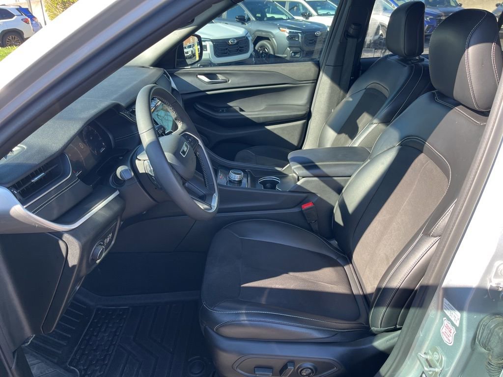 Used 2023 Jeep Grand Cherokee L Laredo AWD/4WD image 12