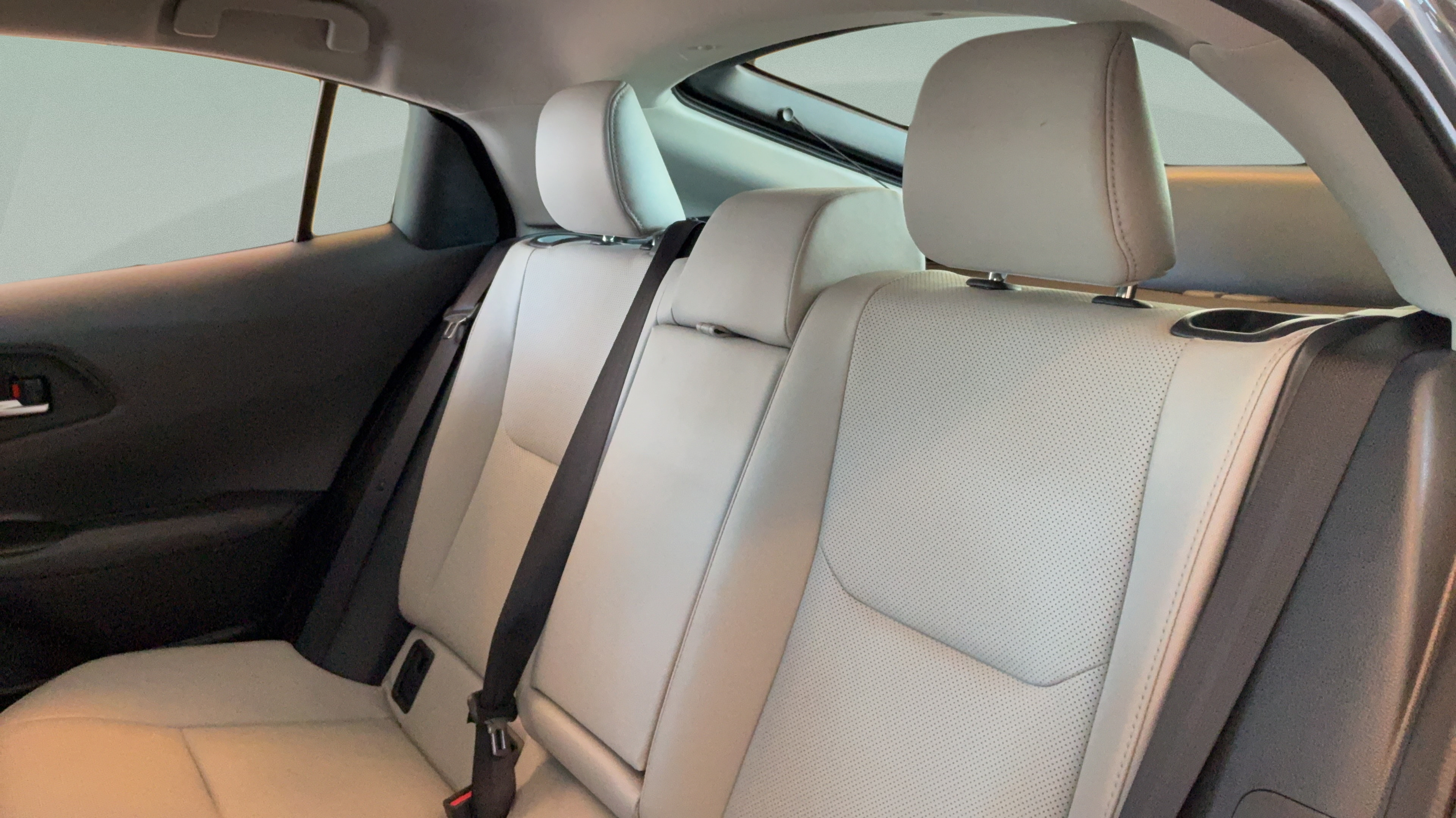 Used 2024 Toyota Prius XLE FWD image 25