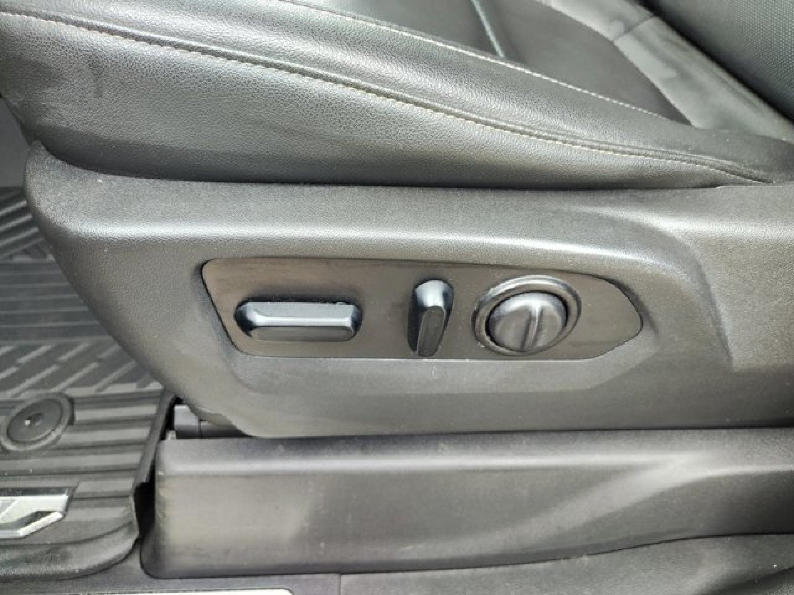 Used 2021 Chevrolet Silverado 1500 LTZ AWD/4WD image 11