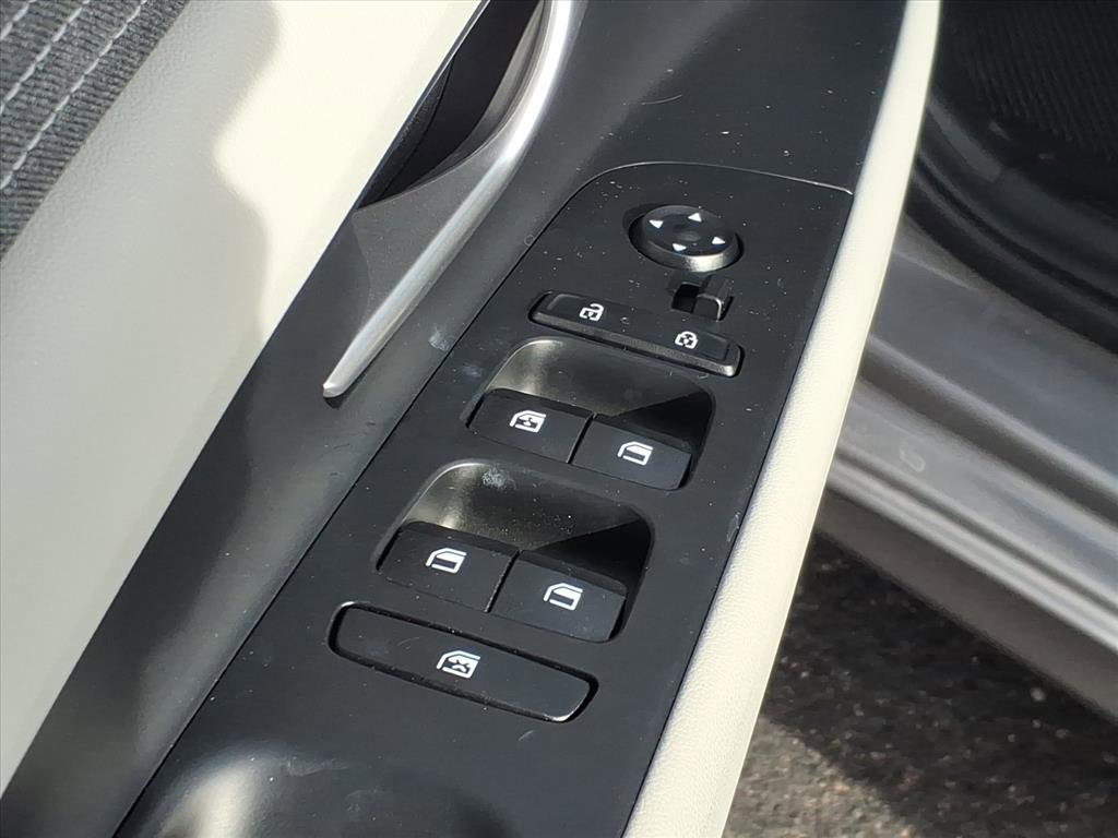 Certified 2025 Hyundai Elantra Limited FWD image 21