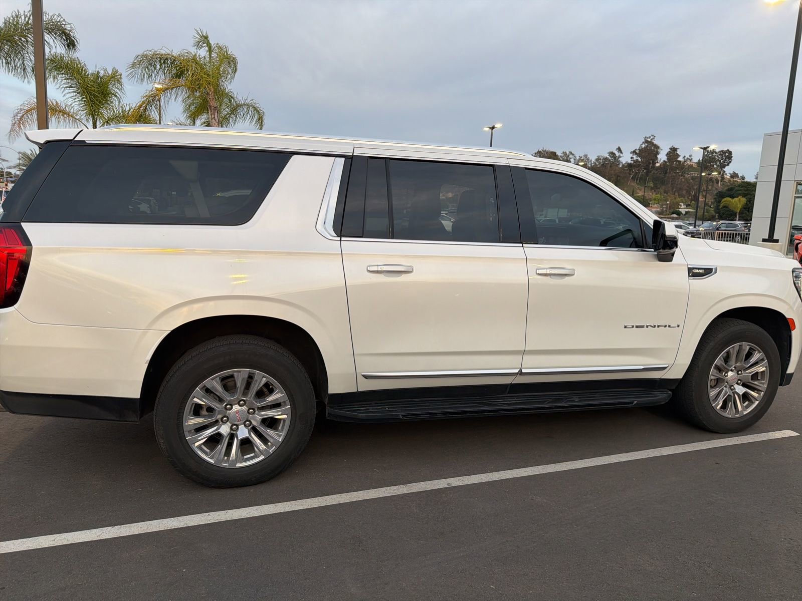 Used 2023 GMC Yukon XL Denali image 14