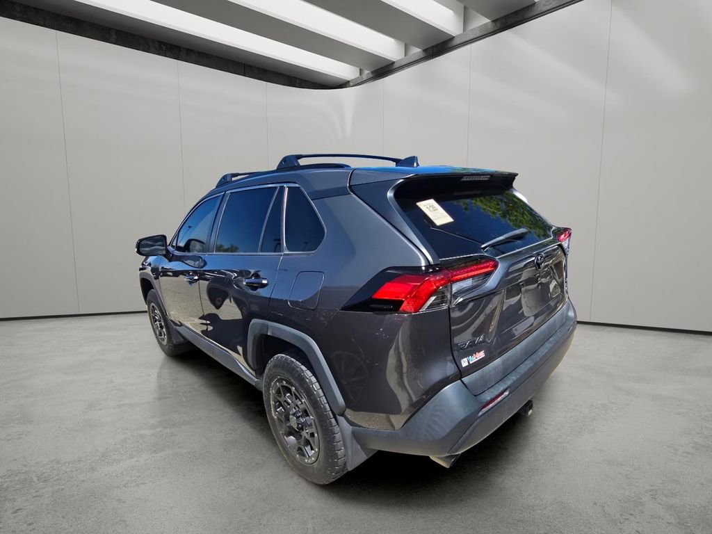 Used 2021 Toyota RAV4 XLE AWD/4WD image 5