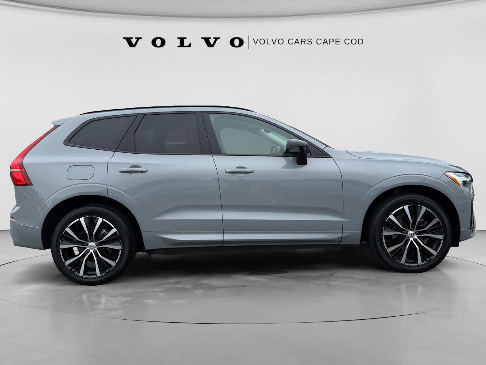 Used 2024 Volvo XC60 B5 Plus w/ Protection Package Premier AWD/4WD image 8