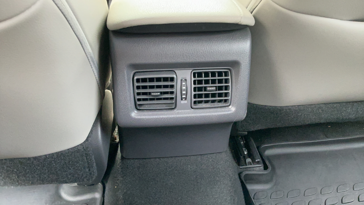 Used 2020 Toyota Camry XSE FWD image 9