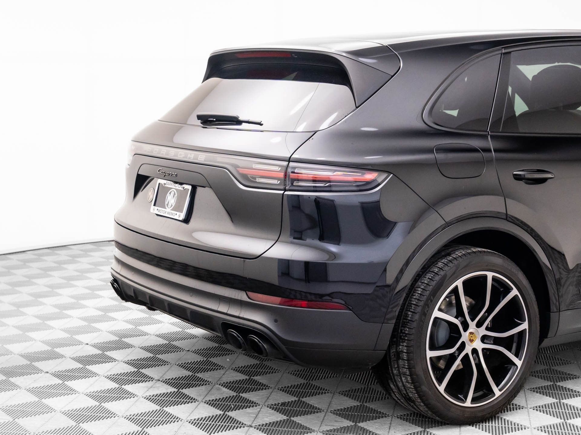 Certified 2023 Porsche Cayenne Platinum Edition image 34