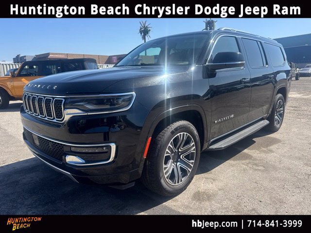 Used 2024 Jeep Wagoneer L Series II w/ Flexible Seating Group RWD image 1