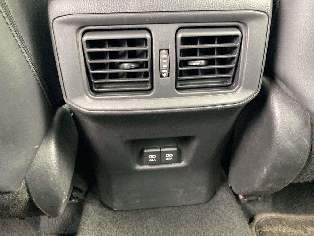 Used 2021 Toyota RAV4 XLE Premium image 18