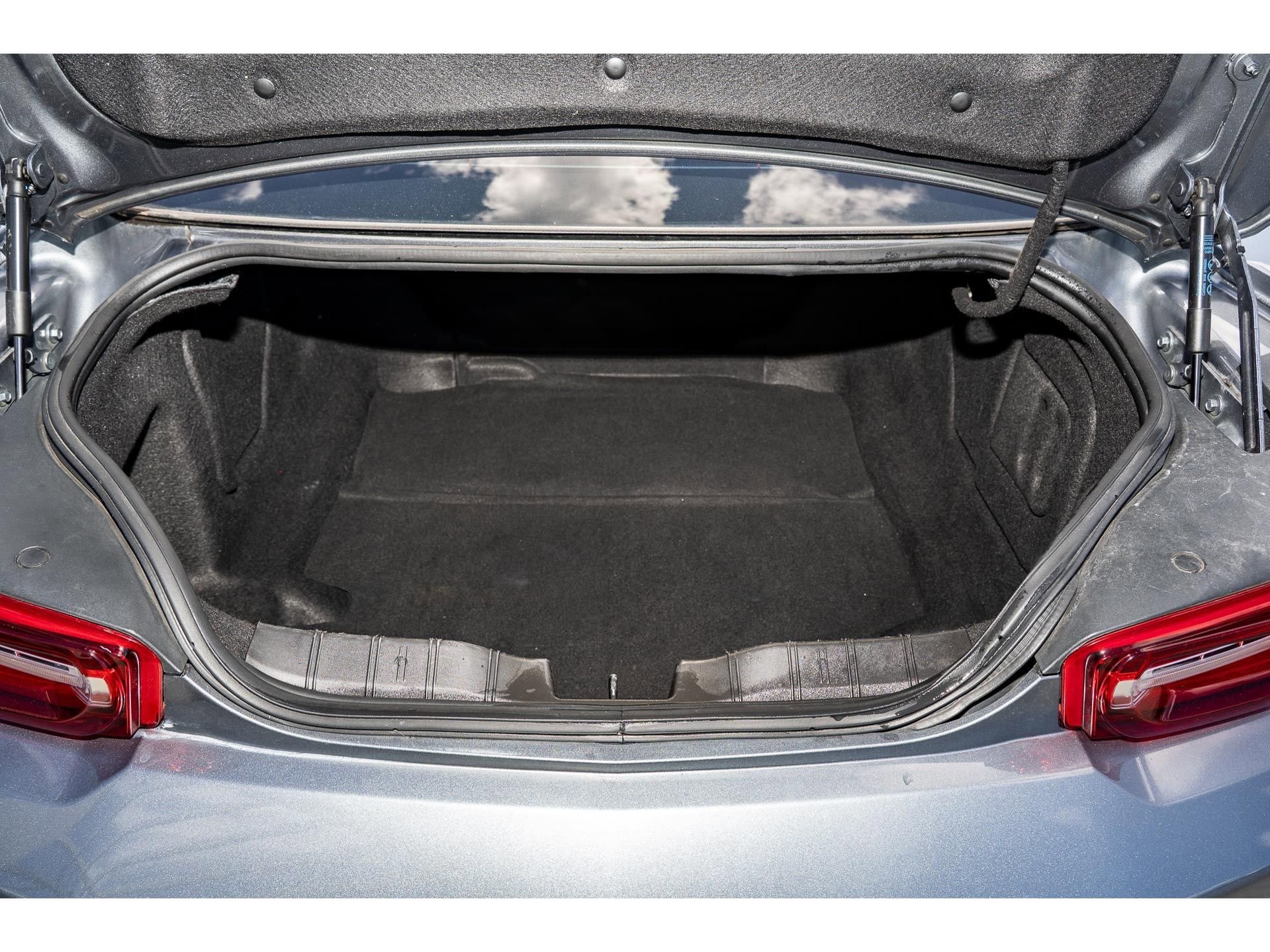 Used 2021 Chevrolet Camaro LT image 9