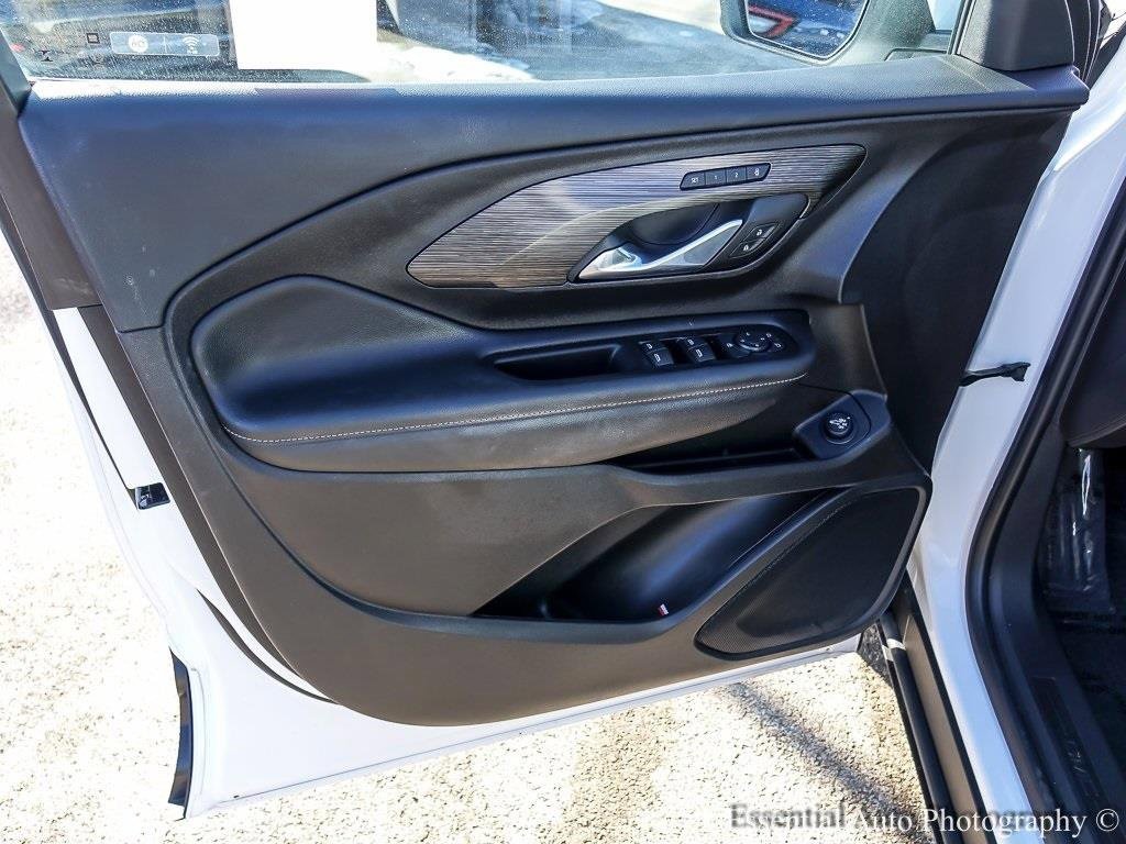 Used 2023 GMC Terrain SLT w/ LPO, Floor Liner Package image 21