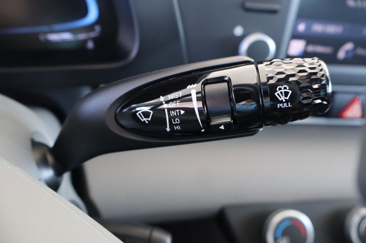 Used 2025 Hyundai Elantra SE image 25