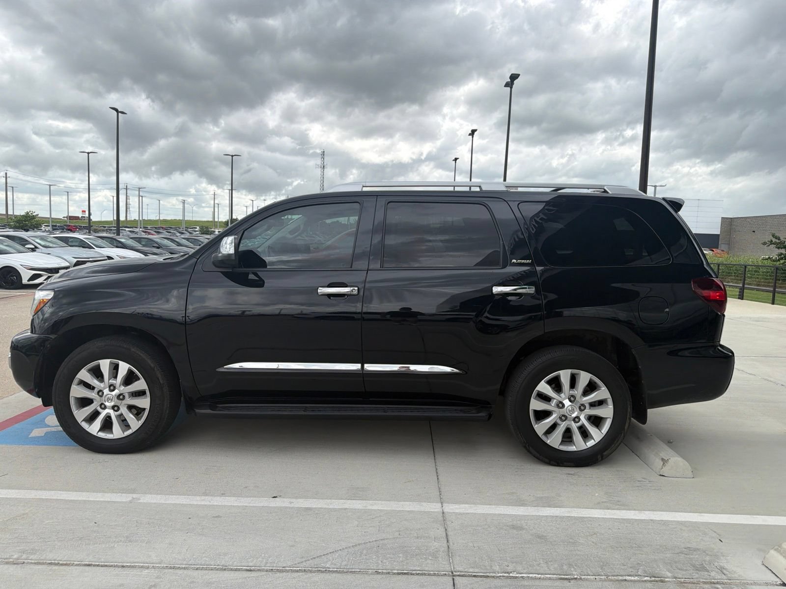 Used 2019 Toyota Sequoia Platinum RWD image 8
