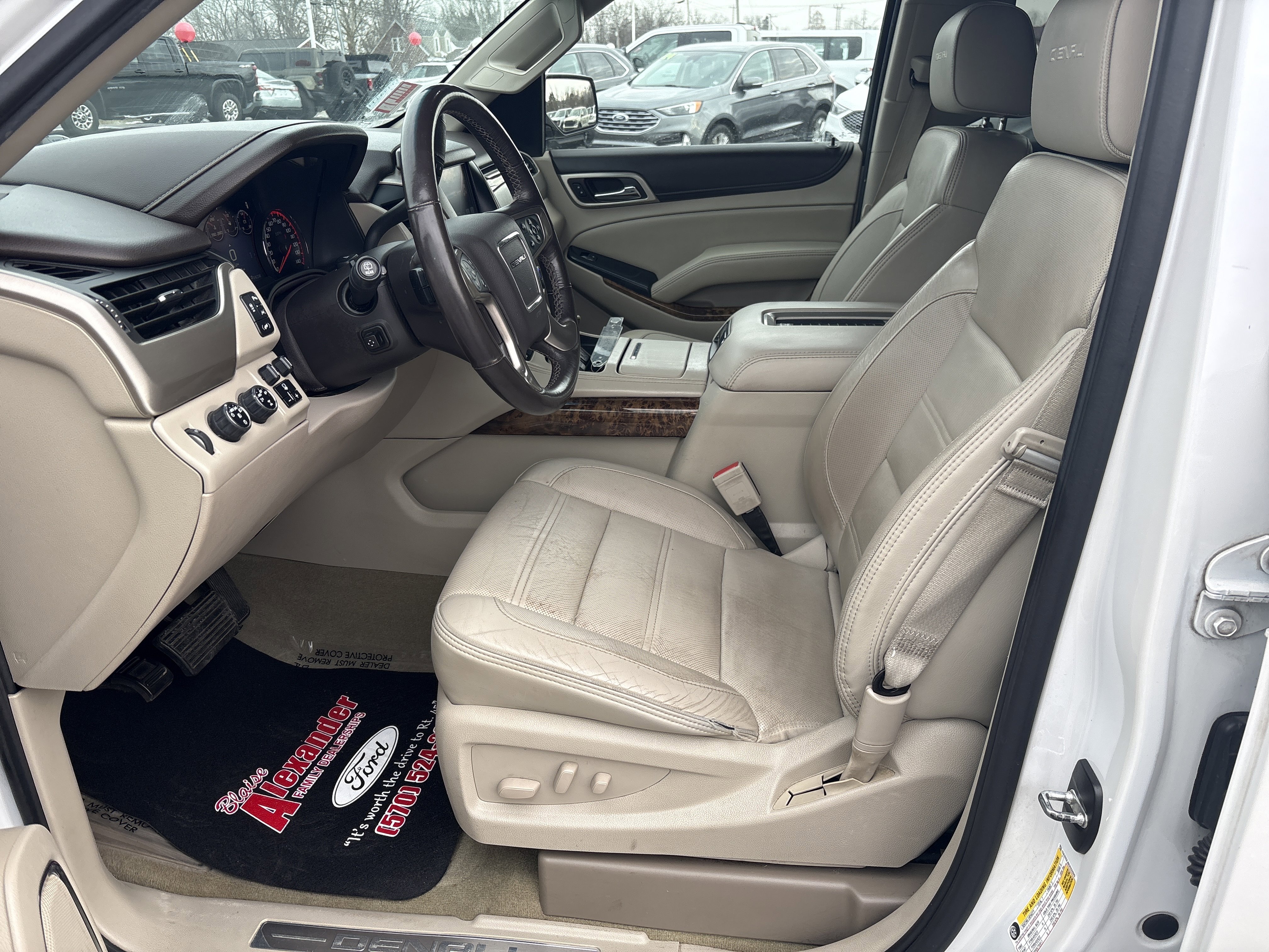 Used 2016 GMC Yukon Denali w/ Open Road Package image 12