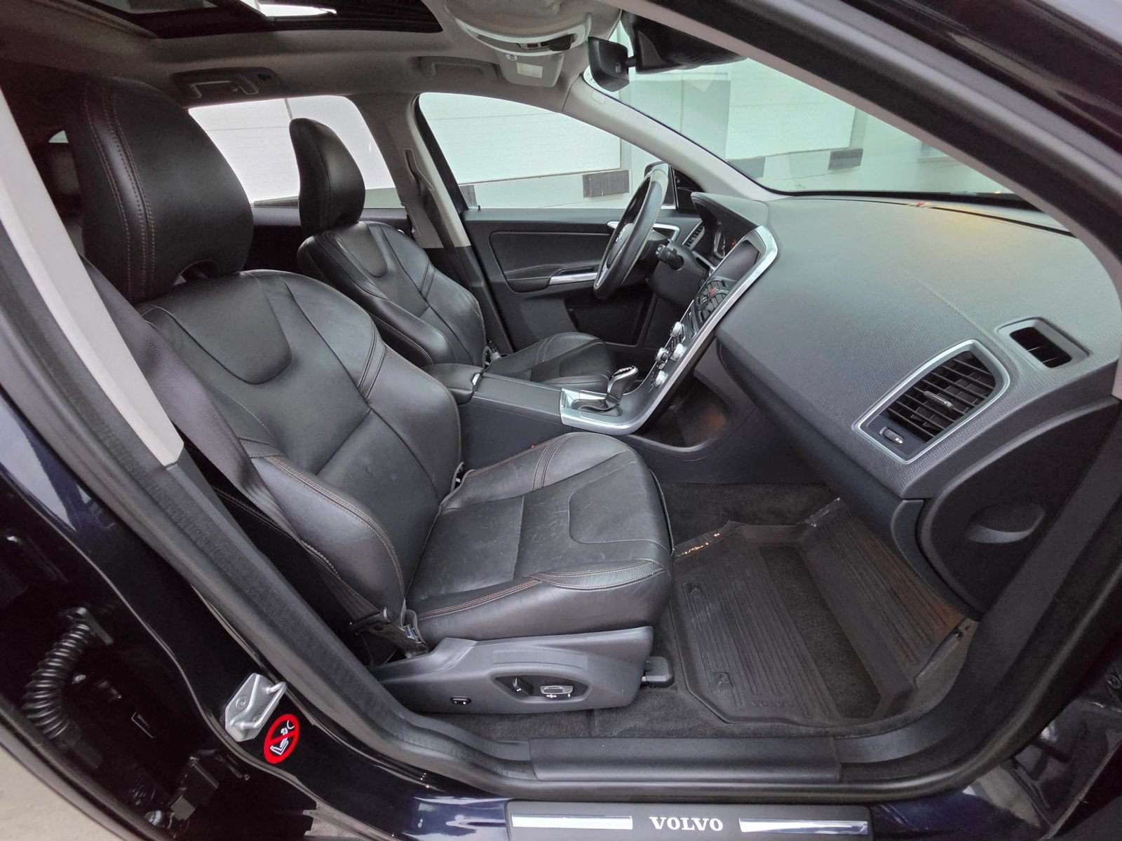 Used 2017 Volvo XC60 T6 Dynamic w/ Preferred Option Package AWD/4WD image 20