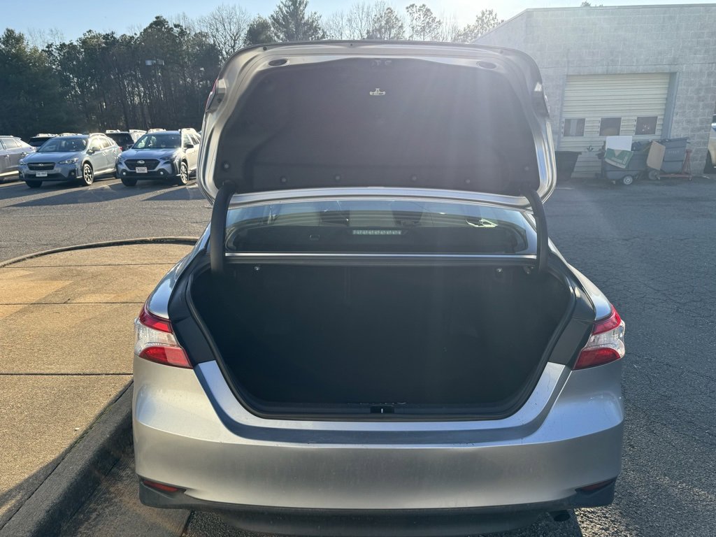 Used 2018 Toyota Camry LE image 6