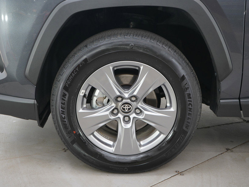 Used 2025 Toyota RAV4 LE AWD/4WD image 26