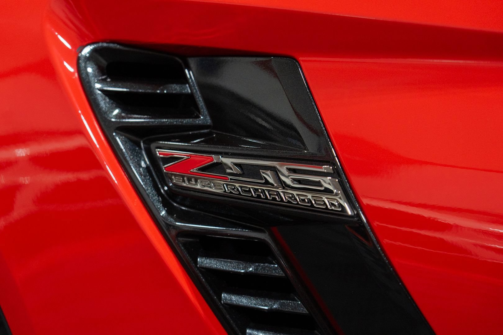 Used 2016 Chevrolet Corvette Z06 w/ 3LZ Preferred Equipment Group RWD image 17