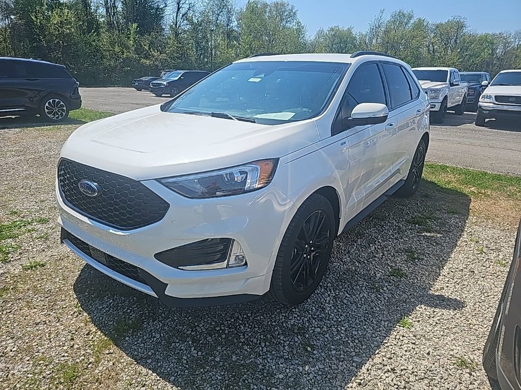 Used 2020 Ford Edge ST-Line w/ Cold Weather Package image 4