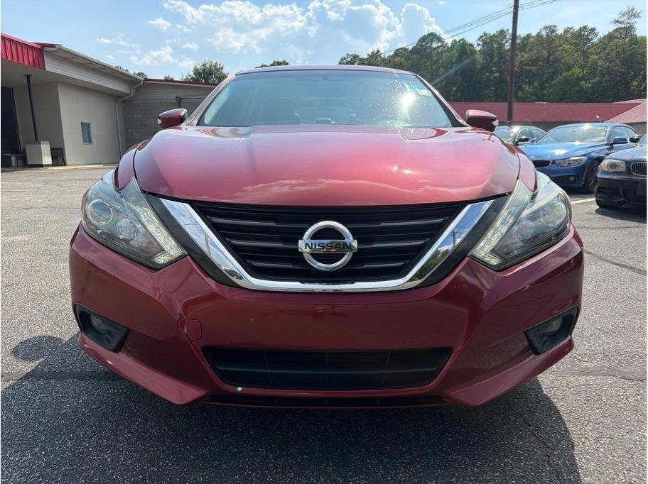 Used 2017 Nissan Altima 2.5 SL w/ 2.5 Technology Package FWD image 2