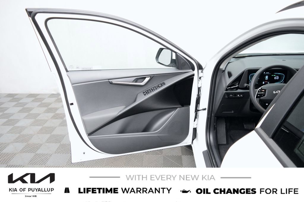 New 2026 Kia Niro LX image 9