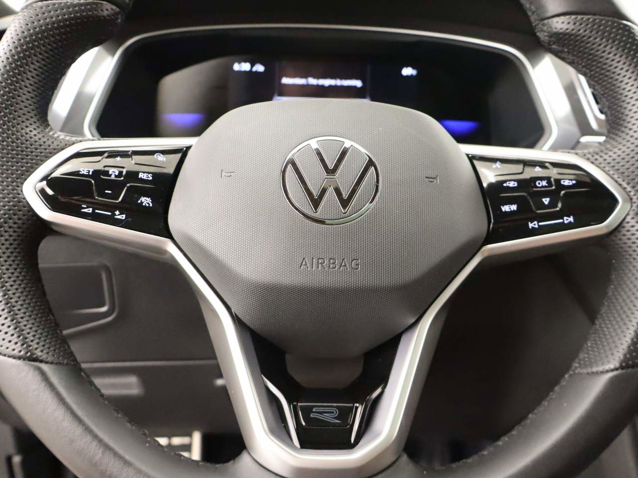 Certified 2024 Volkswagen Tiguan SE R-Line image 13