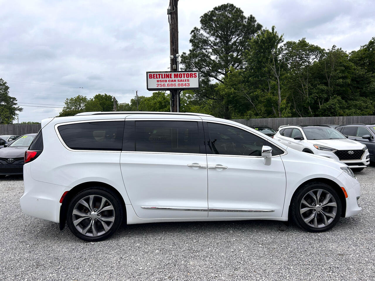 Used 2020 Chrysler Pacifica Limited image 3