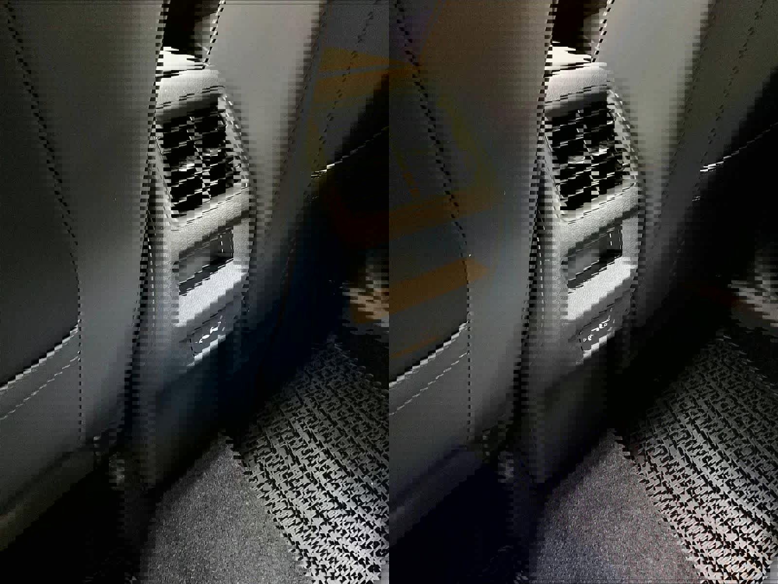 New 2026 Volkswagen Tiguan SE R-Line image 16