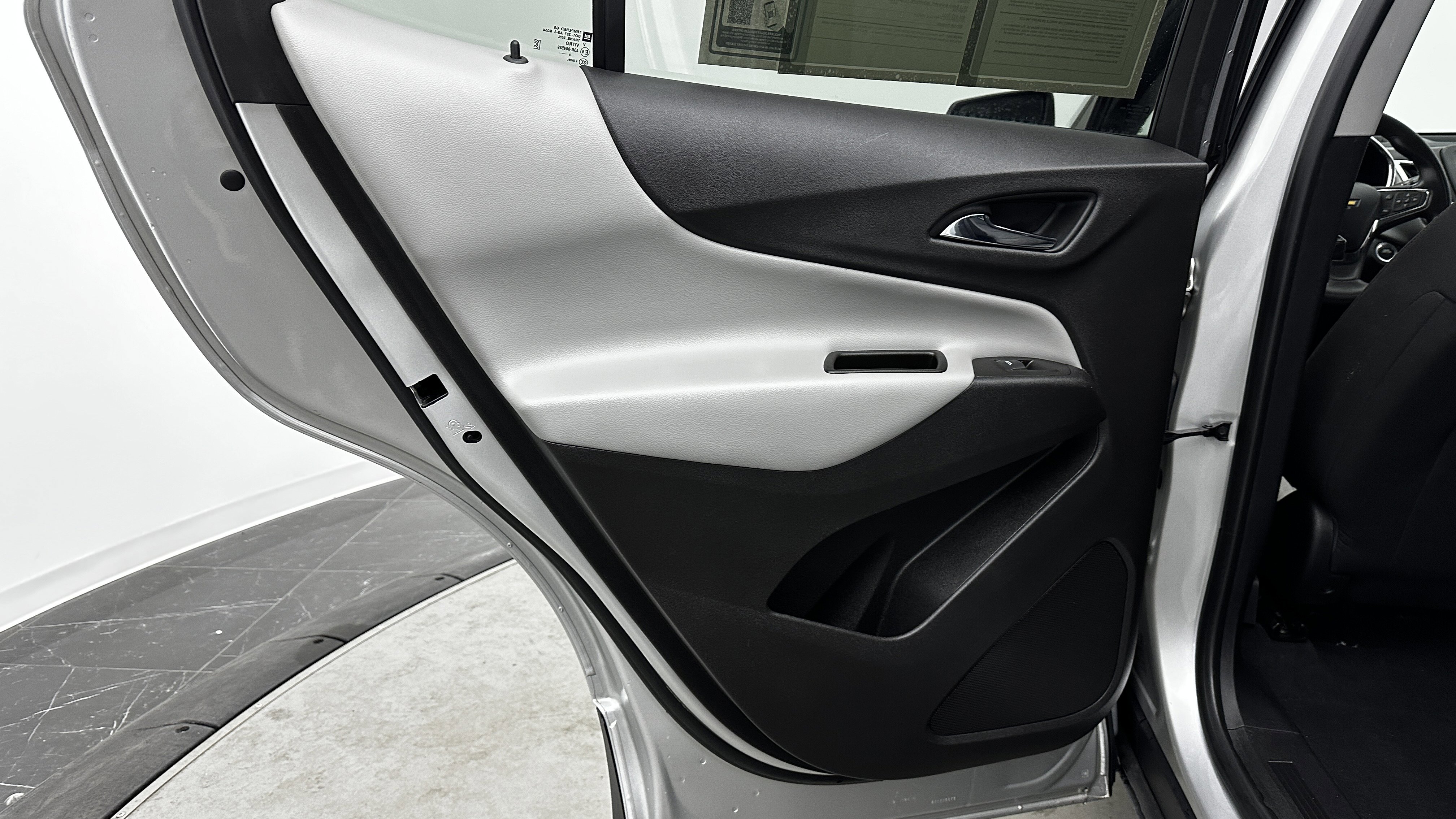 Used 2019 Chevrolet Equinox LS w/ LS Convenience Package image 24