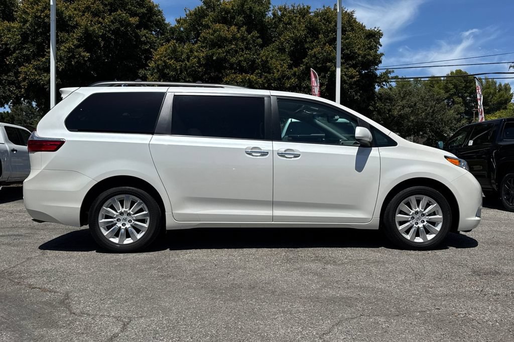 Used 2015 Toyota Sienna XLE w/ XLE Navigation Package AWD/4WD video 2