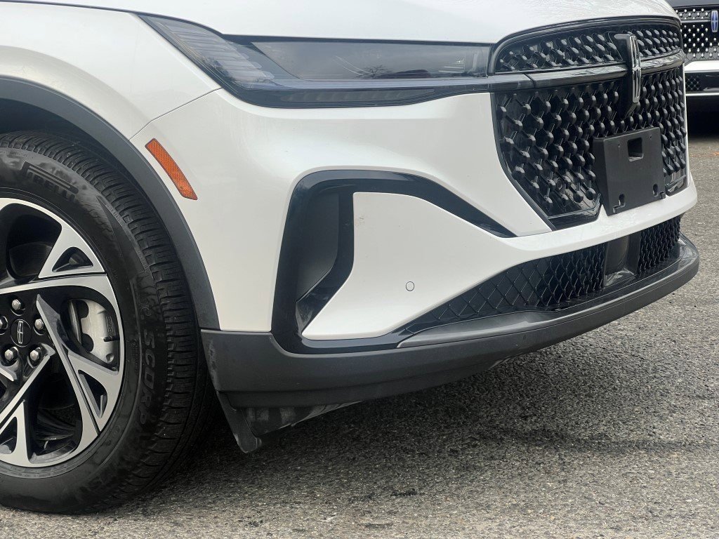 Used 2025 Lincoln Nautilus Premier w/ Equipment Group 102A image 7