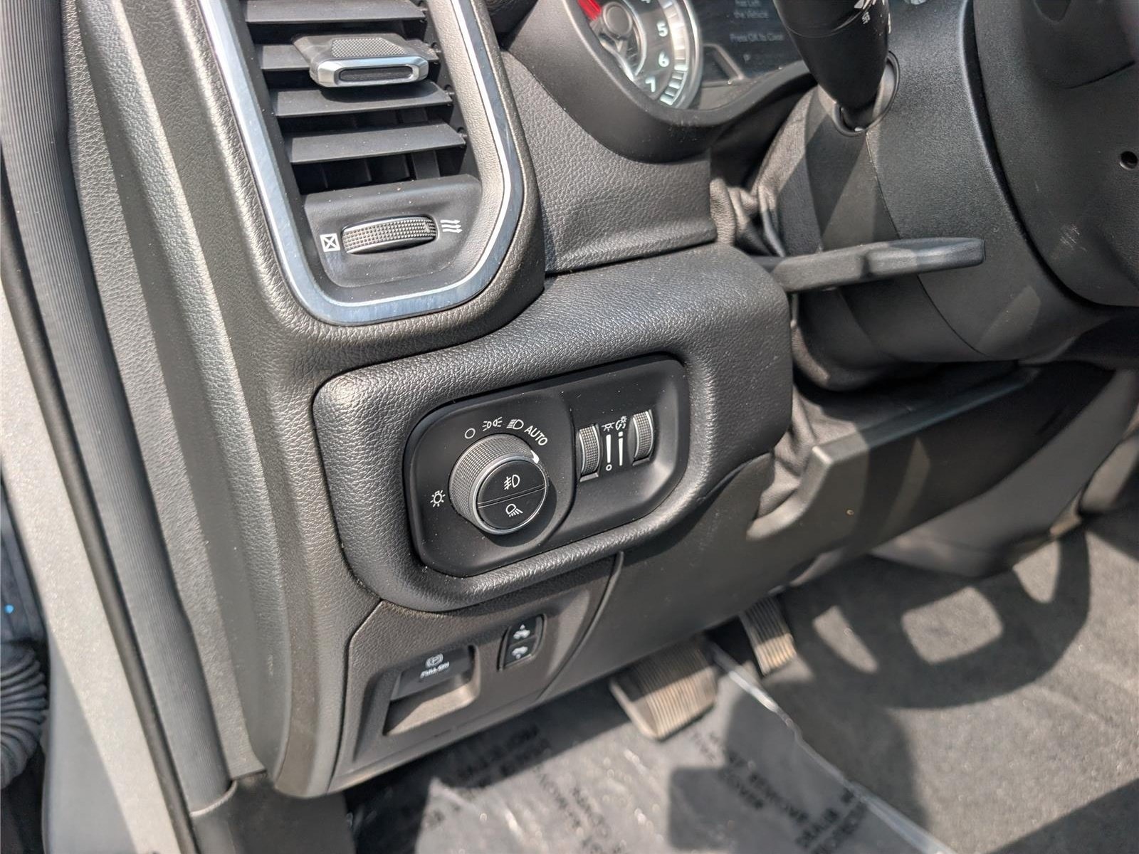 Used 2019 RAM 1500 Laramie AWD/4WD image 21