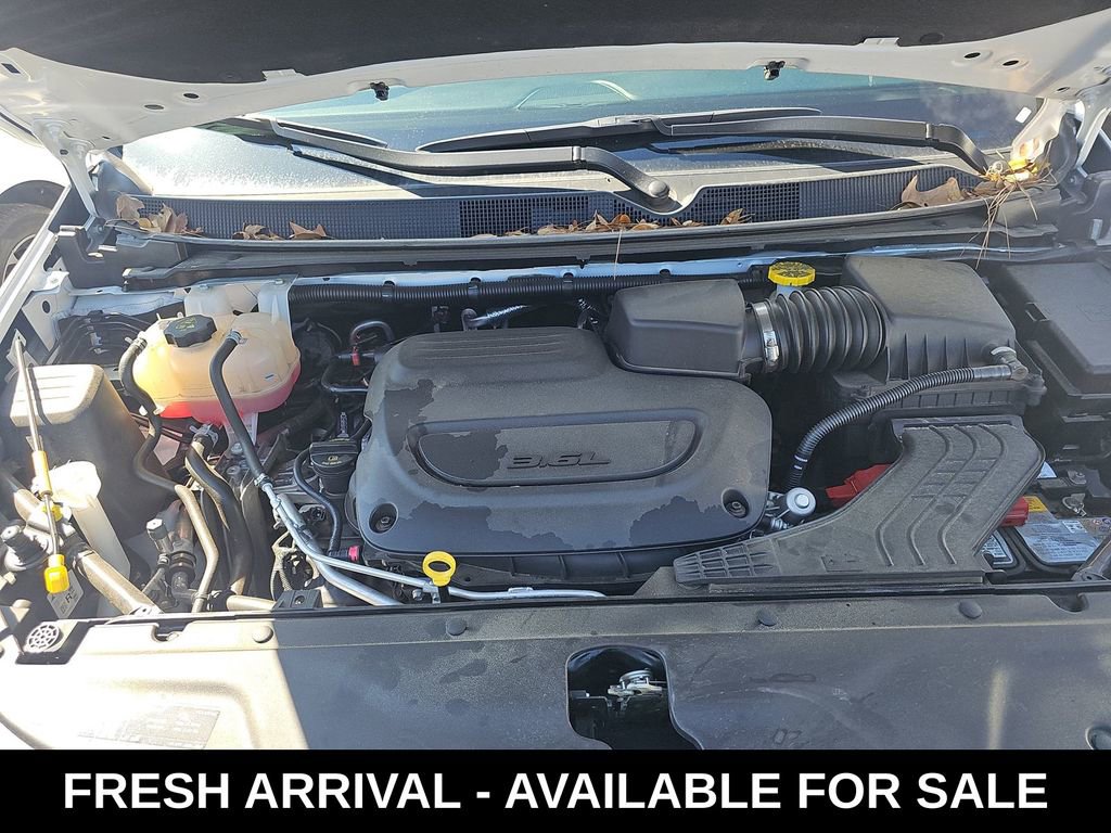 Used 2025 Chrysler Pacifica Limited image 16