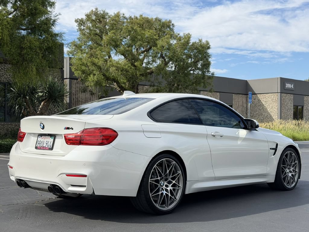 Used 2017 BMW M4 Coupe RWD image 4